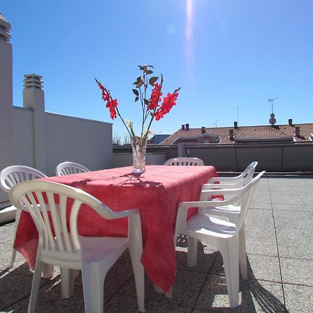 Colorful Attic With Large Terrace - Beahost Apartment Bibione Exterior foto